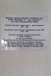 Tablice pamiątkowe Uniwersytet Kardynała Wyszyńskiego ul. Dewajtis 3